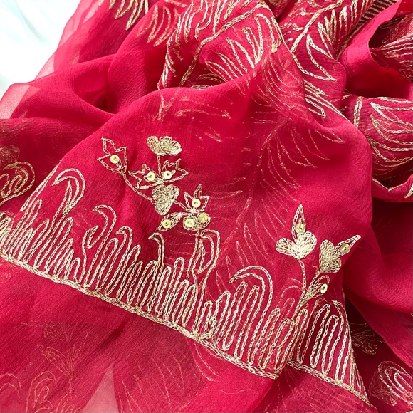 Vintage embroidered Indian scarf - Picture 4 of 6
